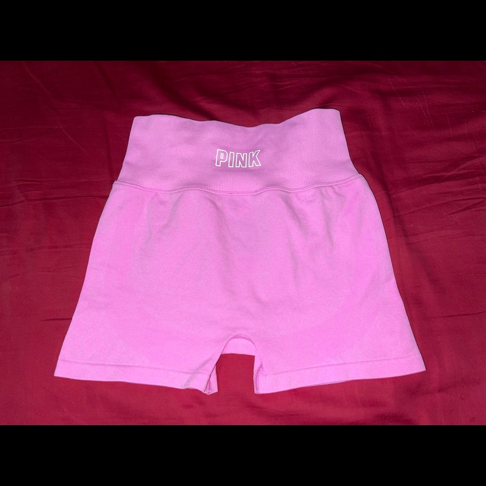 Vs PINK - Picture 2 of 4
